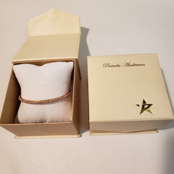 Pamela Anderson Bracelet Set - Picture 6 of 6